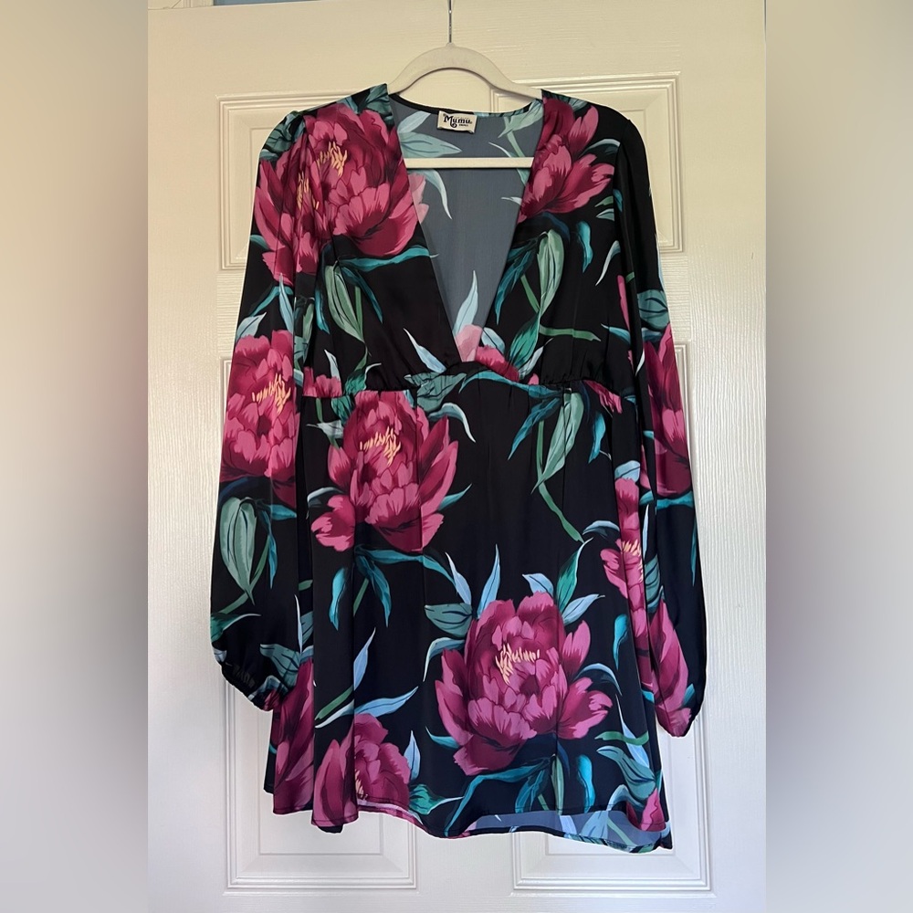 Show Me Your Mumu Dakota Floral Deep V Dress. Size Small